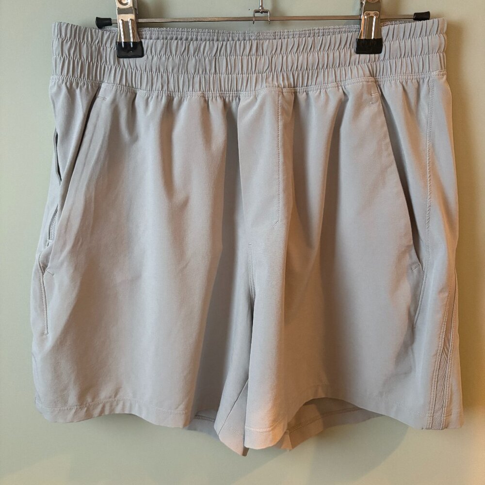 Lululemon Pace Breaker Linerless 5 inch, Size Small, Gray Color
